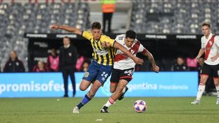 Figura. Alejo Veliz tuvo una noche redonda en el Monumental. Y pudo ser mejor, pero el árbitro Echenique le anuló un gol.