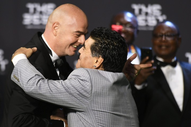 Diego Maradona cuestion&oacute; a Infatino la designaci&oacute;n de Macri en FIFA.&nbsp;