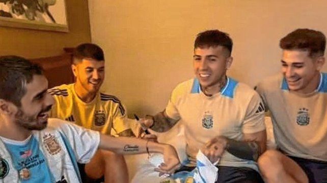 Los jugadores de la Selección que le cumplieron el sueño a Juancito Los jugadores de la Selección que le cumplieron el sueño a Juancito