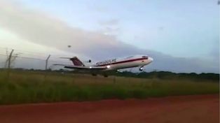 Al menos cinco muertos al accidentarse tras despegar un avión de carga en Colombia