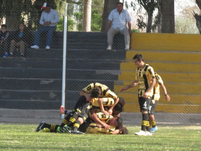 Argentino B: Palmira goleó a Unión de Villa Krause y es líder