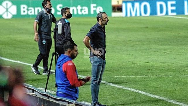 Juan Manuel Azconzábal está en su laberinto tratando de buscar una salida.