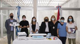 Funcionarios nacionales y provinciales, durante la entrega de los elementos destinados a la atención primaria de la salud.