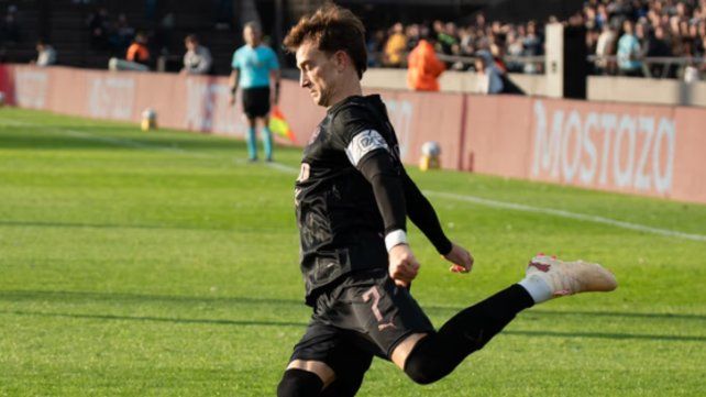 Platense reaccionó en el clásico, rescató un empate ante Argentinos y lleva seis fechas sin ganar