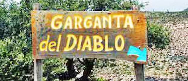 El ingreso al circuito turístico donde fue violada la joven oriunda de la ciudad de Weston. Intervino la embajada inglesa por el caso.