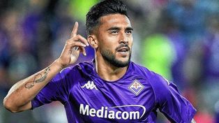 Nicolás González se retiro durante el partido en la Fiorentina y preocupa en la selección Argentina.