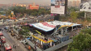 Al menos 14 muertos y más de 70 heridos en Bombay, India, por la caída de un enorme cartel publicitario. Abren investigación por homicidio culposo contra firma