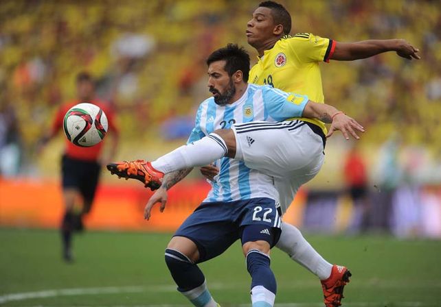 Argentina derrotó a Colombia en Barranquilla y por fin conoció la victoria