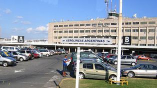 Comienzan a normalizarse los vuelos de Aerol&iacute;neas tras la protesta por agresiones