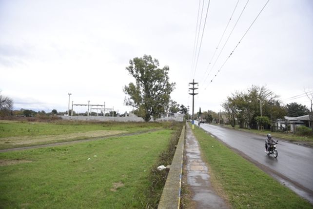 Al costado del hospitaL. El terreno ubicado sobre la calle Sylvestre Begnis