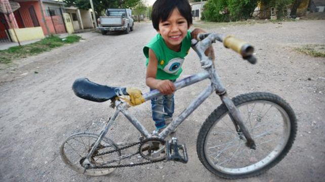 Tiene 6 años, su sueño era tener una bici y se la armó solito Tiene 6 años, su sueño era tener una bici y se la armó solito