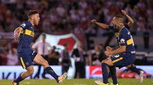 Nández lo grita con todo y se abraza con Benedetto.