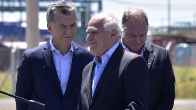 Gestos adustos. El presidente y el gobernador
