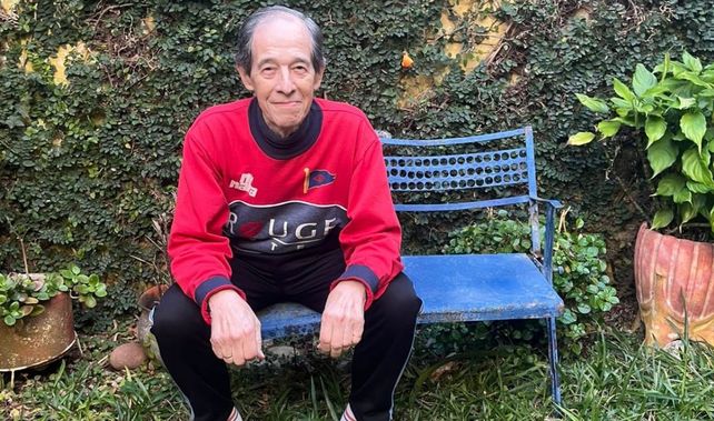 Juan Carlos Ramos (84 años) en uno de los asientos que tantas veces ocupó en el estadio de Tablada.&nbsp;