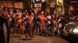 Vecinos de Cantagalo y Pavão-Pavãozinho esperan autorización de la Policía para subir a sus casas.