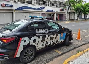 Golpe de precisión en pleno macrocentro santafesino: ingresaron por un boquete en el techo, forzaron una caja fuerte y se robaron millones de pesos