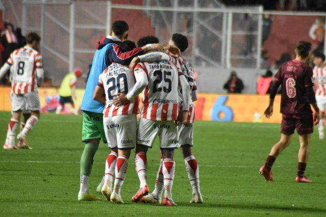 Unión sumó una victoria clave para afianzarse en el Torneo Clausura.