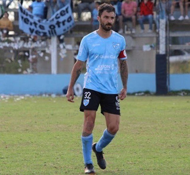 Ignacio Scocco marcó dos goles este domingo para el triunfo de Hughes ante Bombal.