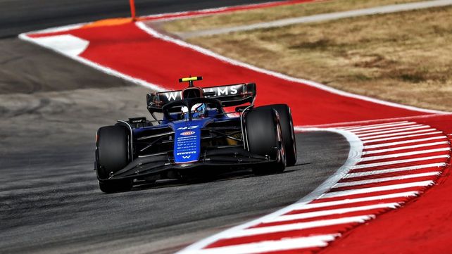 El Williams FW46 de Franco Colapinto circula por el asfalto de Austin que le resultó difícil en la previa.