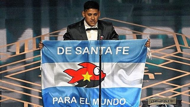 Colón: Toto Iñíguez ganó el premio The Best a Mejor Afición