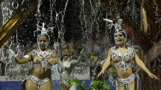 San Pablo inauguró eldesfile bajo un diluvio