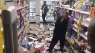 Le pidieron que use barbijo en un supermercado, se enojó y destrozó todo lo que encontró a mano