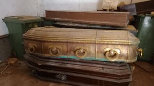 El curioso cofre de bronce que apareción en un cuarto del El Salvador.