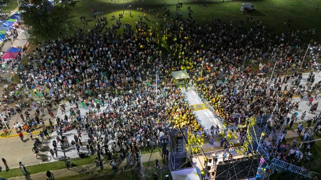 Música, color y alegría: Timbúes vivió una noche histórica de carnaval