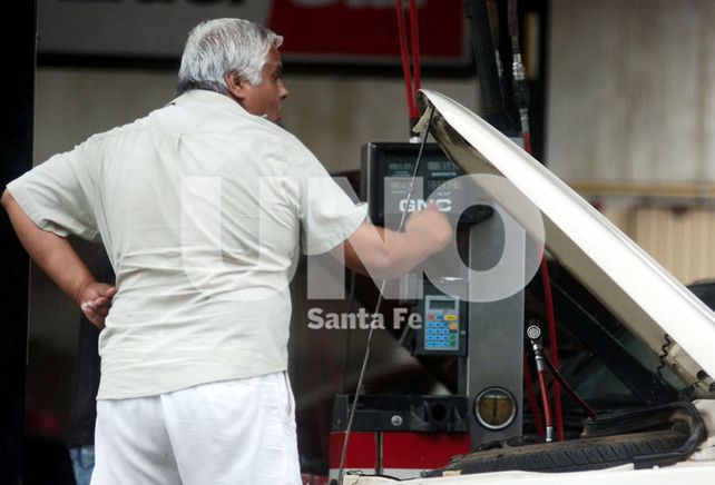 Para ahorrar hasta los autos de alta gama optan por convertir su auto a GNC