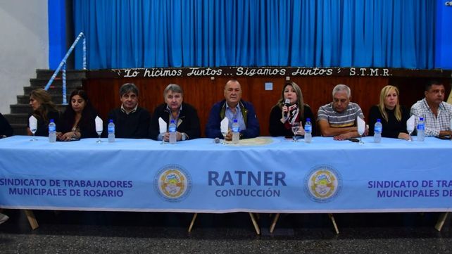 El líder de los municipales, Antonio Ratner, encabezó este lunes la asamblea que definió un paro de 48 horas.