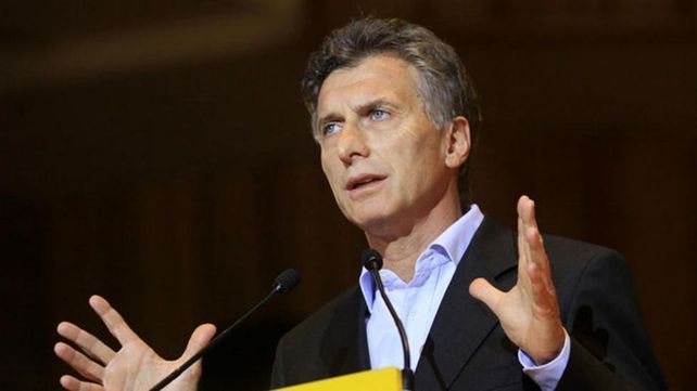 Asume Macri jurando ante el titular del Senado tras 12 horas del Pinedismo
