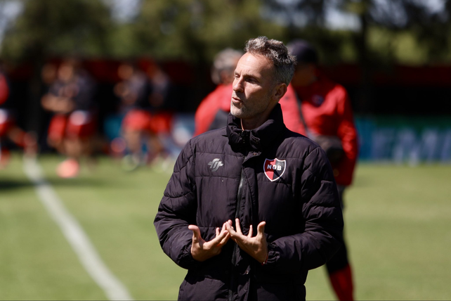 Newells busca un triunfo con Bernardi como DT para estar más aliviado.