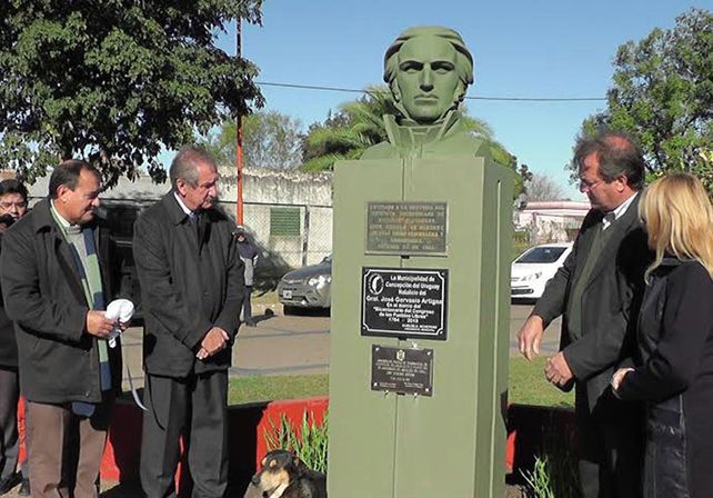 Acto protocolar. La figura de Artigas y la Liga de los Pueblos Libres se unieron a festejos locales.