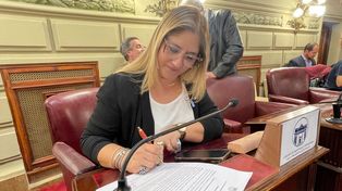 La diputa Beatriz Brouwe propuso una moratoria con facilidad de pagos para deudores de la EPE y límites a los intereses por mora.