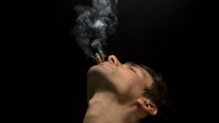 Fumando espero. Esteban Ameriso protagoniza el unipersonal que se estrena mañana en La Manzana.