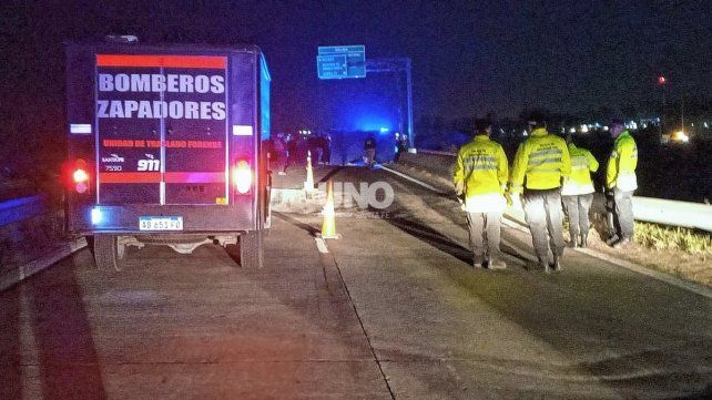 Oscuridad total en Circunvalación oeste: murió un hombre que fue embestido por varios vehículos Oscuridad total en Circunvalación oeste: murió un hombre que fue embestido por varios vehículos
