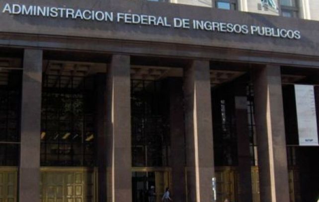 La Afip estima entre 80 y 100 dólares el límite de compra por día para viajar al exterior