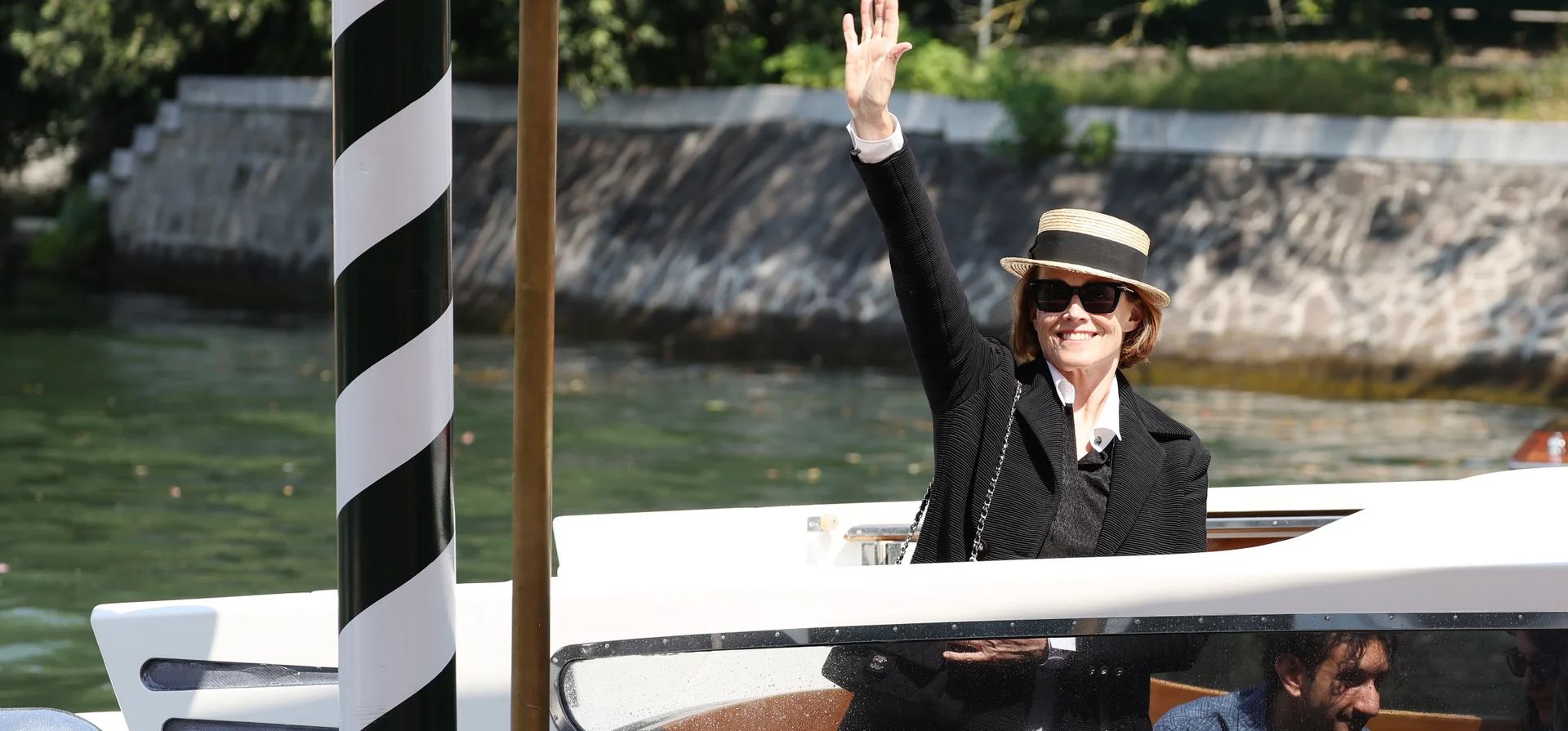 Sigourney Weaver llega al muelle del Hotel Excelsior para participar en el 81º Festival Internacional de Cine de Venecia, Venecia, Italia. Fotografía: Andreas Rentz/Getty Images Sigourney Weaver llega al muelle del Hotel Excelsior para participar en el 81º Festival Internacional de Cine de Venecia, Venecia, Italia. Fotografía: Andreas Rentz/Getty Images