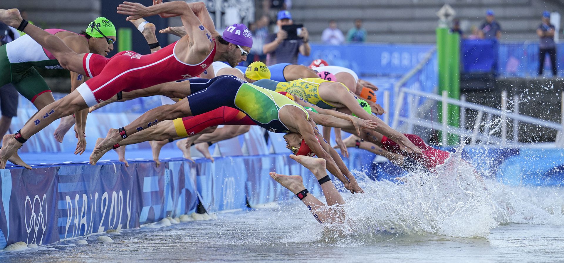 El holandés Mitch Kolkman se zambulle en el agua para el inicio del triatlón de relevos mixtos en los Juegos Olímpicos de Verano de 2024, el lunes 5 de agosto de 2024, en París, Francia. (Foto AP/Vadim Ghirda) El holandés Mitch Kolkman se zambulle en el agua para el inicio del triatlón de relevos mixtos en los Juegos Olímpicos de Verano de 2024, el lunes 5 de agosto de 2024, en París, Francia. (Foto AP/Vadim Ghirda)