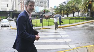 El presidente del Banco Central, Santiago Bausili, se niega a informar qué hizo con el oro que sacó de la Argentina.