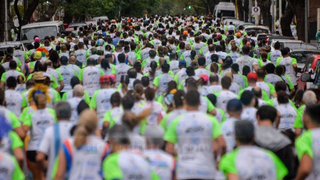 Cerca de 3 mil atletas participaron en el Maratón del Becario.
