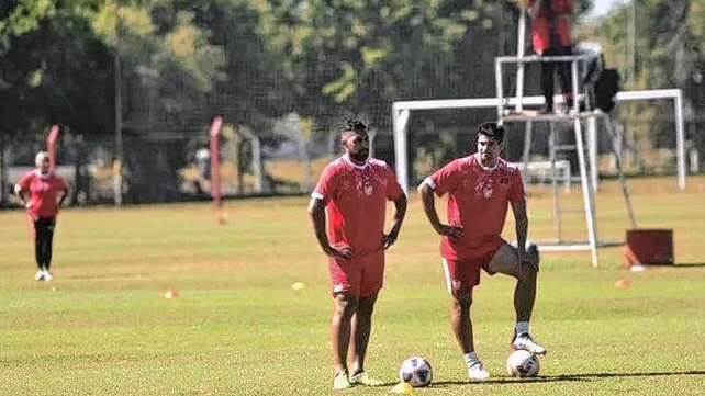 Wanchope Ábila se entrena en Instituto y preocupa a Colón
