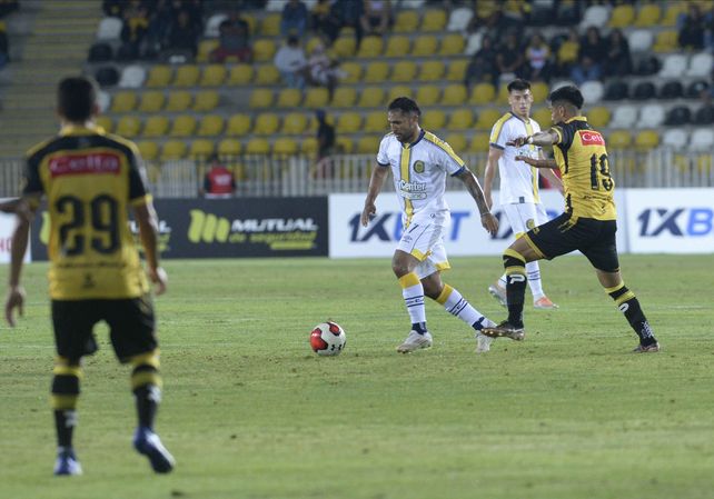 Recuperado. El chaqueño reapareció en el primer equipo canalla tras el largo parate.