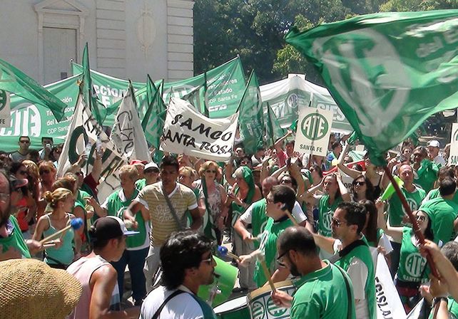 Santa Fe: pasaron a planta trabajadores contratados
