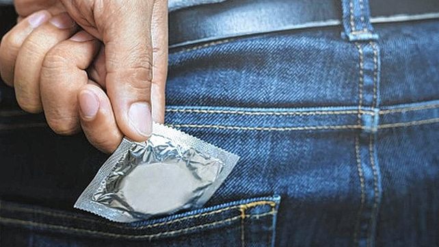 Los preservativos son fundamentales para evitar las ETS.