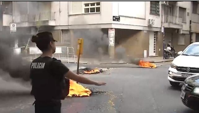 Cansados de los cortes de luz, los rosarinos reclamaron en la calle con piquetes en varios lugares
