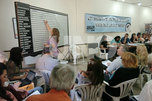 Los docentes definen si aceptan o no la oferta salarial del gobierno