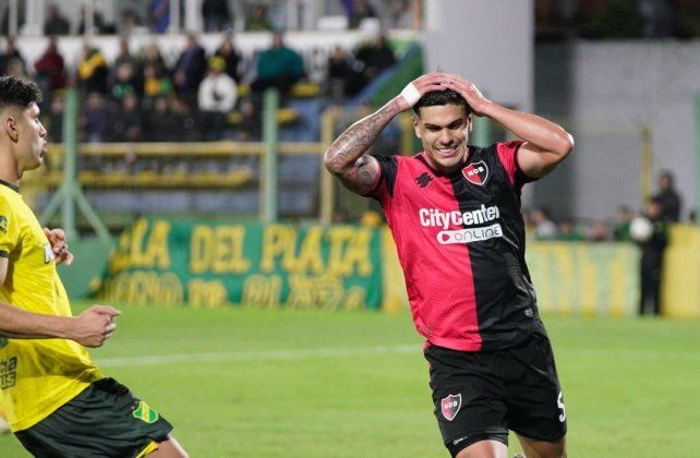 Rodrigo Fernández pegó un tiro en el palo. Newells fue una sombra y perdió.