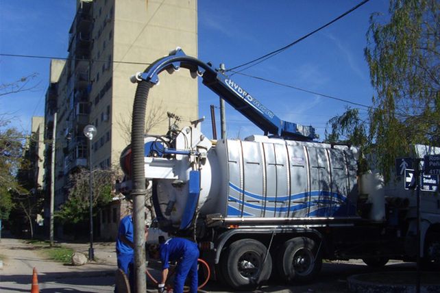Se destinarán más de $1.800 millones para obras de agua y cloacas en barrios de Santa Fe.