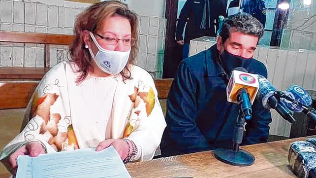 En Melincu&eacute;. Los fiscales Susana Pepino y Mat&iacute;as Merlo hablan con la prensa tras la audiencia imputativa.